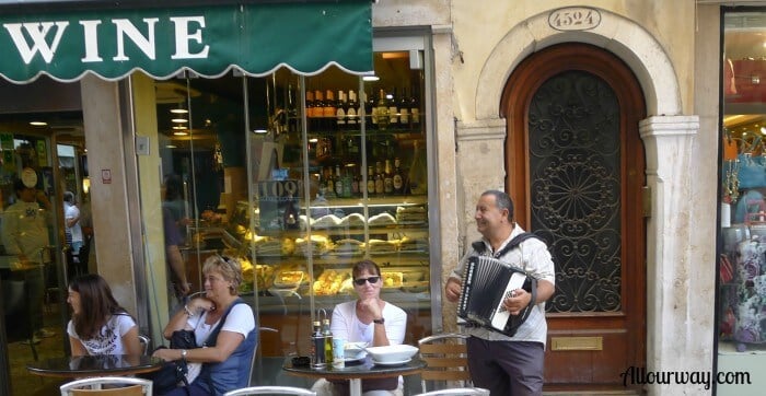 Serande, Venice, Cafe