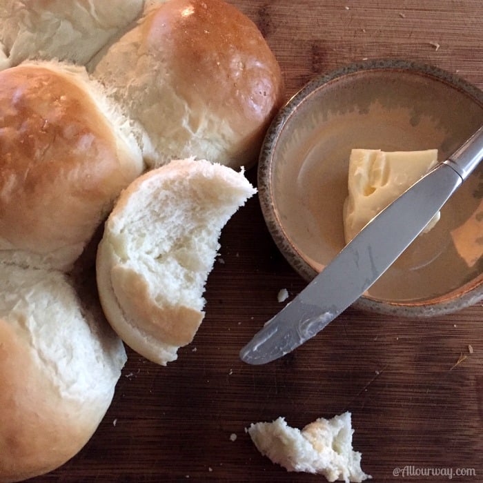 Easy 3-Hour Italian Dinner Rolls feathery light and delicious @allourway.com