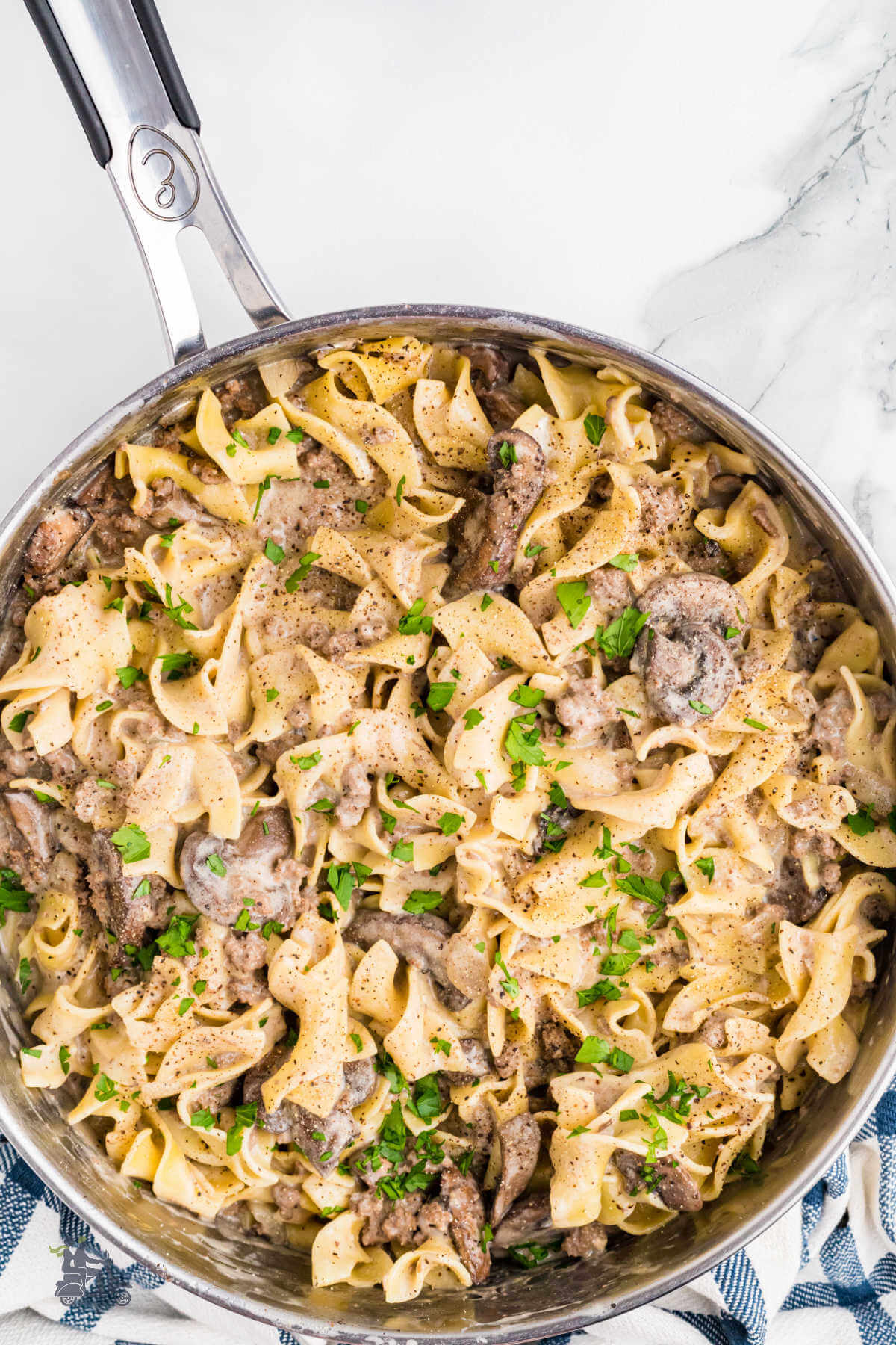 Final step to making the easy beef stroganoff recipe.