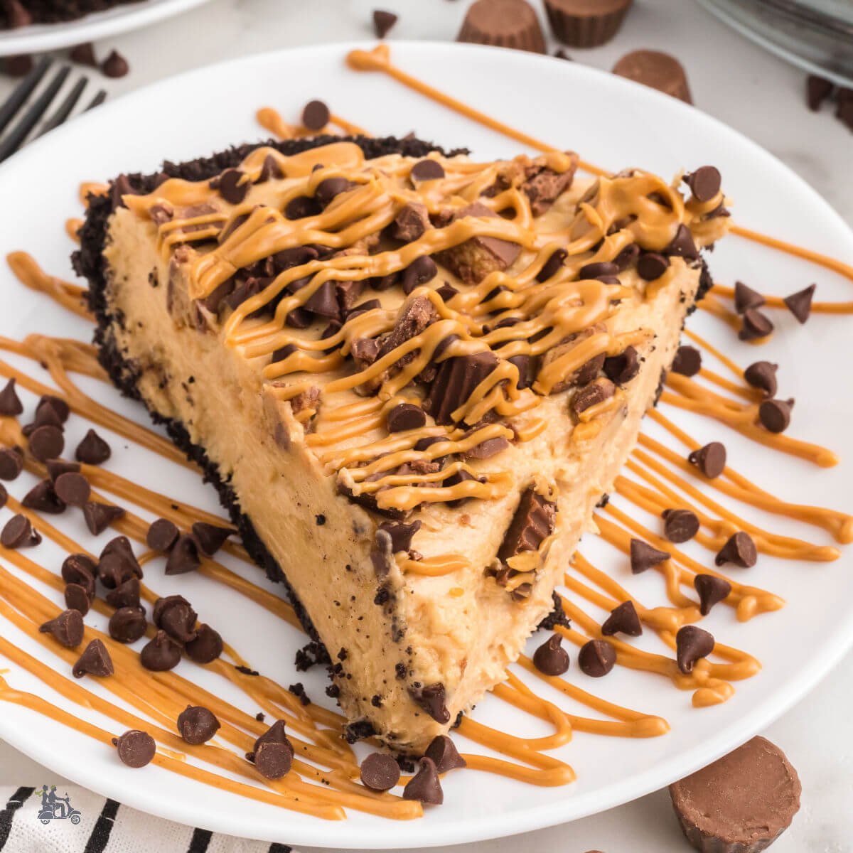 Ultimate No-Bake Chocolate Peanut Butter Pie With Reese's Cups