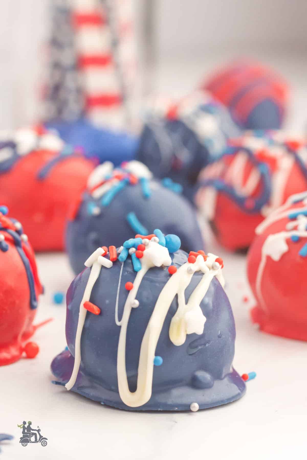 Make ahead patriotic oreo truffles for summer parties and gatherings.