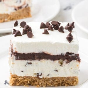 Easy no-bake cannoli dessert made in the form of a chocolate lasagna.