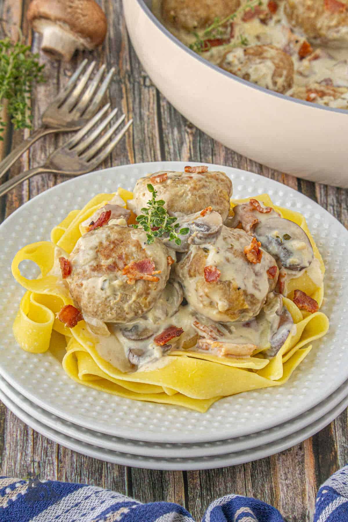 Turkey meatballs served on egg pasta with a creamy gravy. 