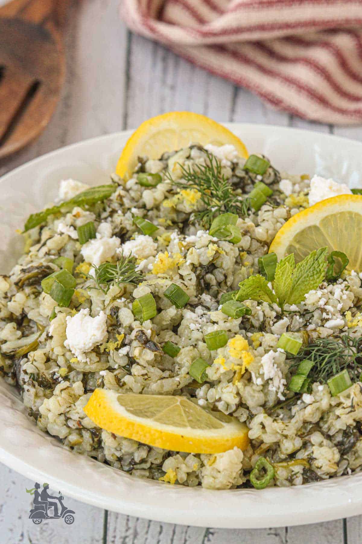 Lemon garlic Greek rice recipe with spinach and flavored with fresh herbs. 