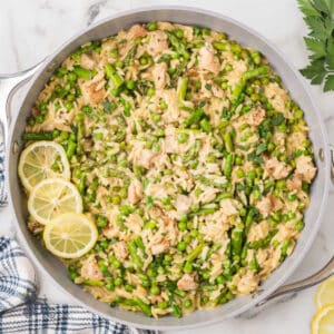 One-pan lemon chicken orzo pasta recipe for spring dinners.