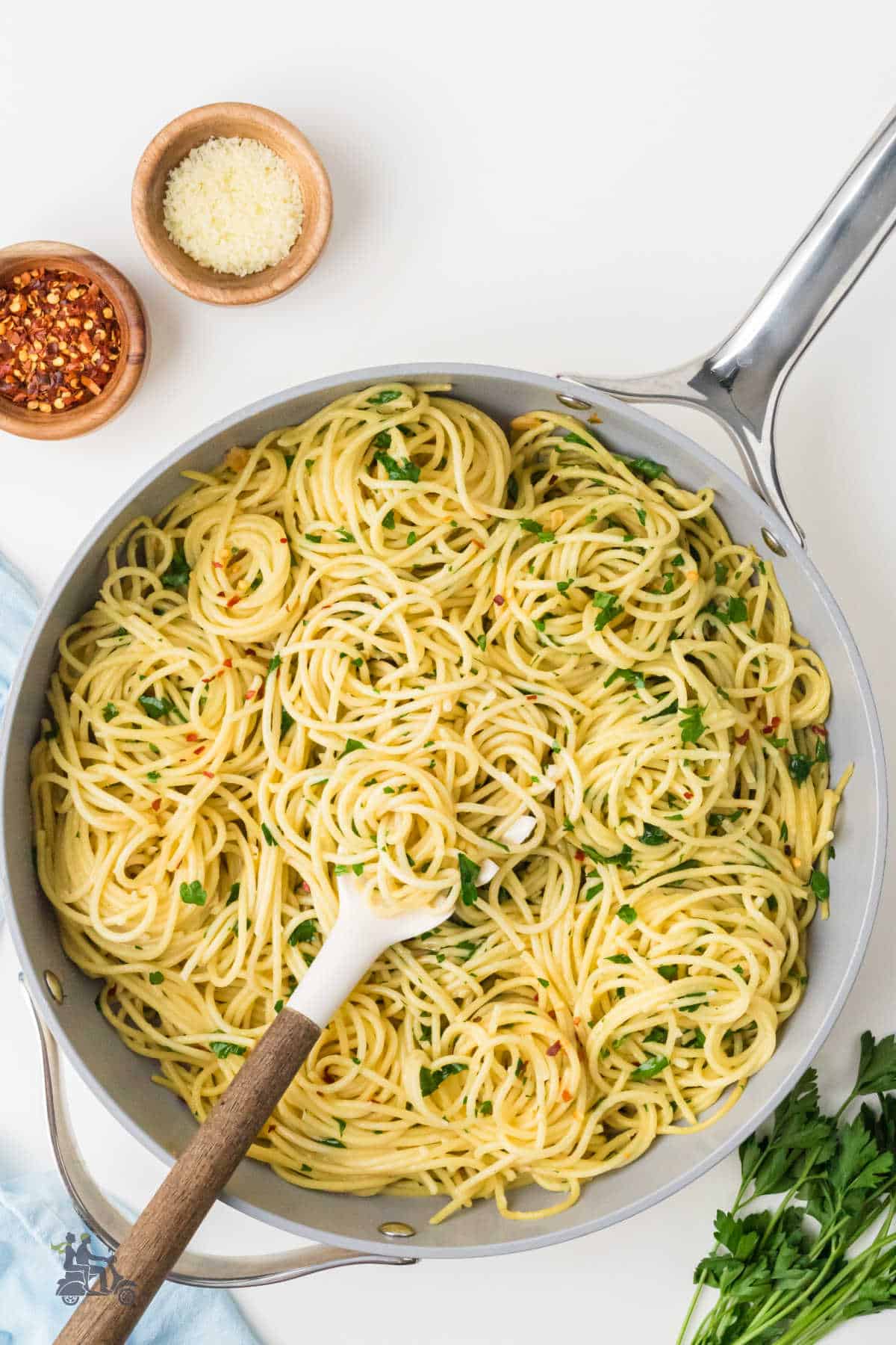 Easy spaghetti pasta recipe made simply with garlic and olive oil, spiced with peperoncino.